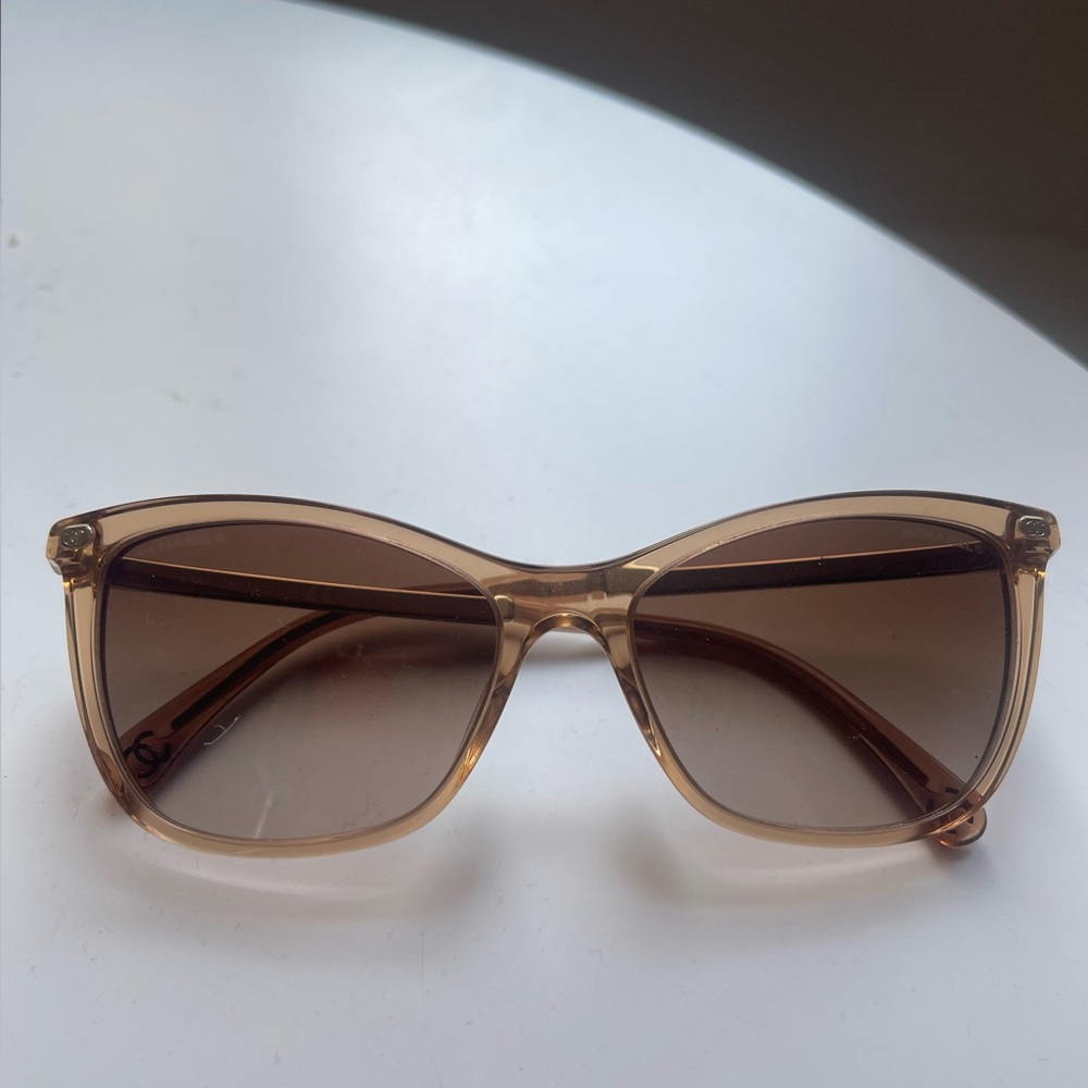 Chanel sunglasses worn a few times, great condition and I have the case too